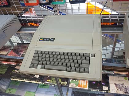 Apple IIe 本体 A2S2064 Macintosh マッキントッシュ