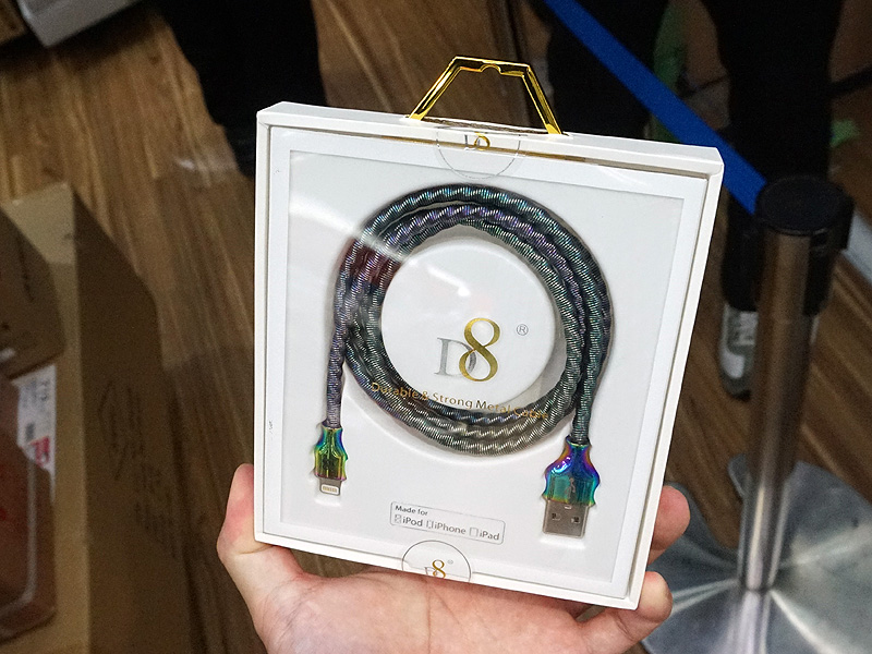 こちらのパッケージは正方形