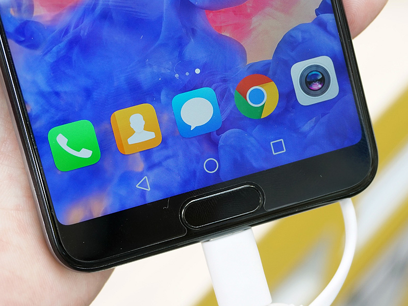 指紋認証センサーは本体正面にある