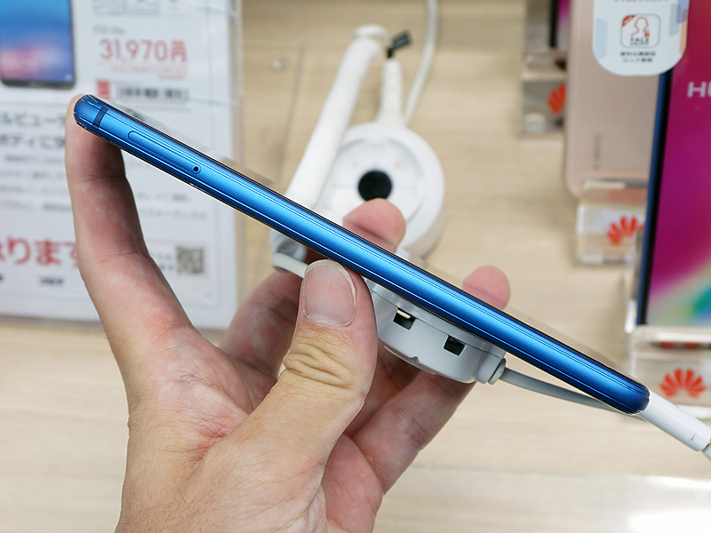 P20 liteの本体側面