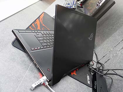 6コアCore i7やGeForce GTX 1080搭載の薄型ゲーミングノートがASUSから