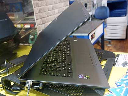 6コアCore i7搭載の17.3型ノート「m-Book W880」がマウスから - AKIBA
