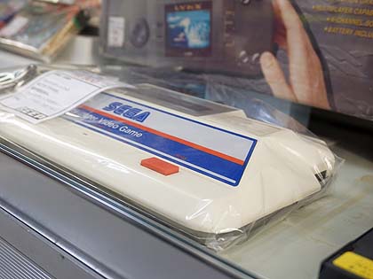 セガの家庭用ゲーム機第1号「SG-1000」が税込2.1万円 （取材中に見つけ