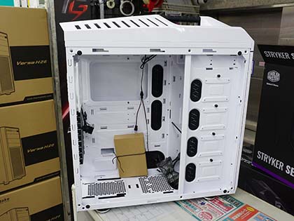 XL-ATX対応の白いフルタワー「Stryker SE」がCooler Masterから