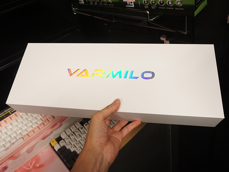 製品パッケージ（中箱）。外箱は段ボール