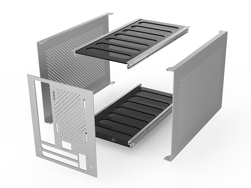 上下のフレームはメッシュパネル、サイドとリアは無数の通風孔が用意されている