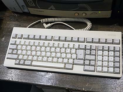 エプソンのPC98互換機「PC-486SE」が実売2.8万円、ODP搭載でキーボード