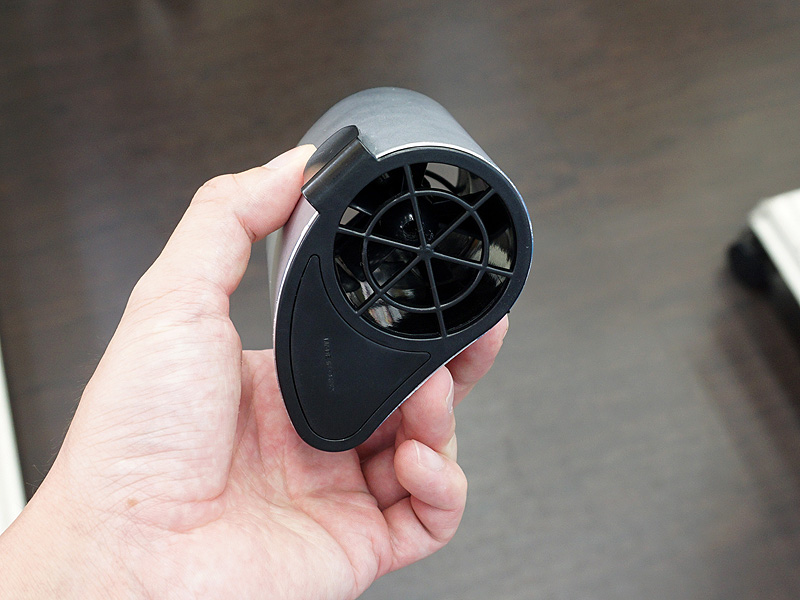 本体底面は吸気ファン