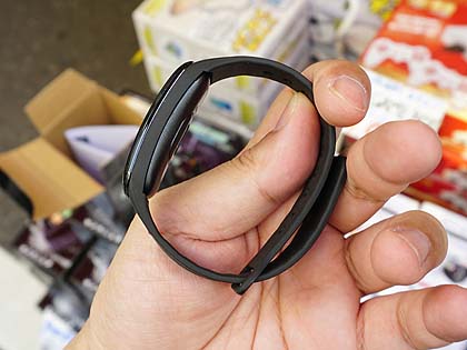 1,600円の激安スマートウォッチがあきばお～から、iPhoneやAndroidと