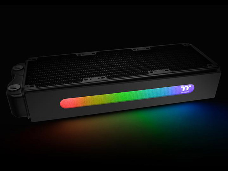 RGBパネル付きのラジエータ