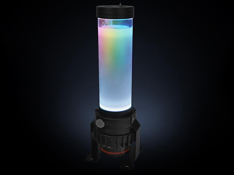 RGB対応のリザーバー。水冷ブロックやファンもRGB対応となっている