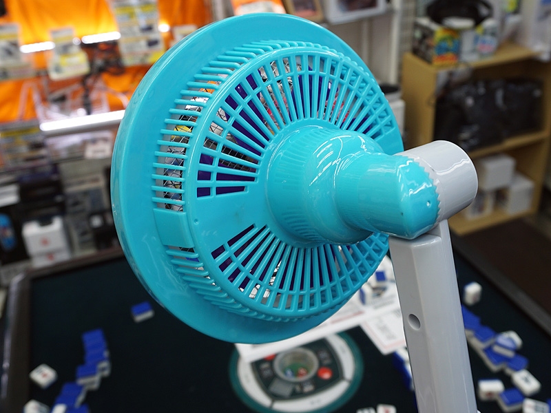 先端は左右に90度の角度調節が可能