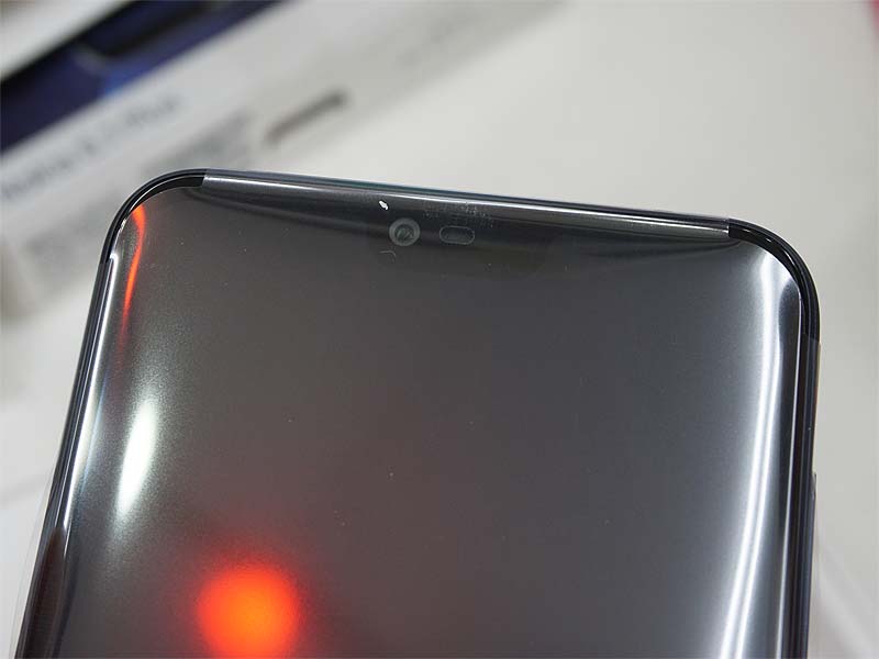 ノッチディスプレイを採用