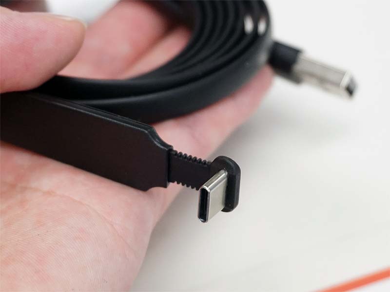USB Type-Cコネクタを採用