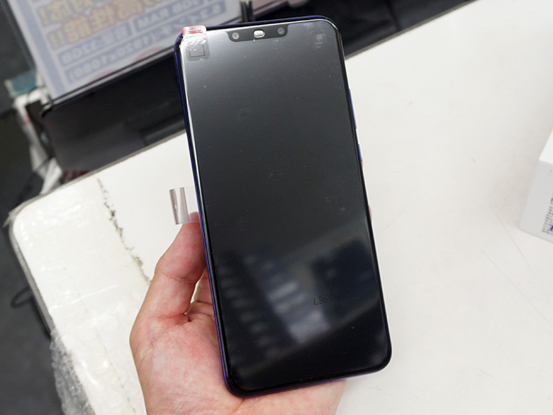 ディスプレイはIPS液晶