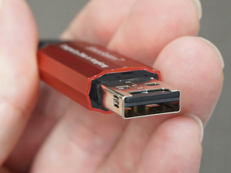 Type-Aコネクタにカードリーダーを搭載