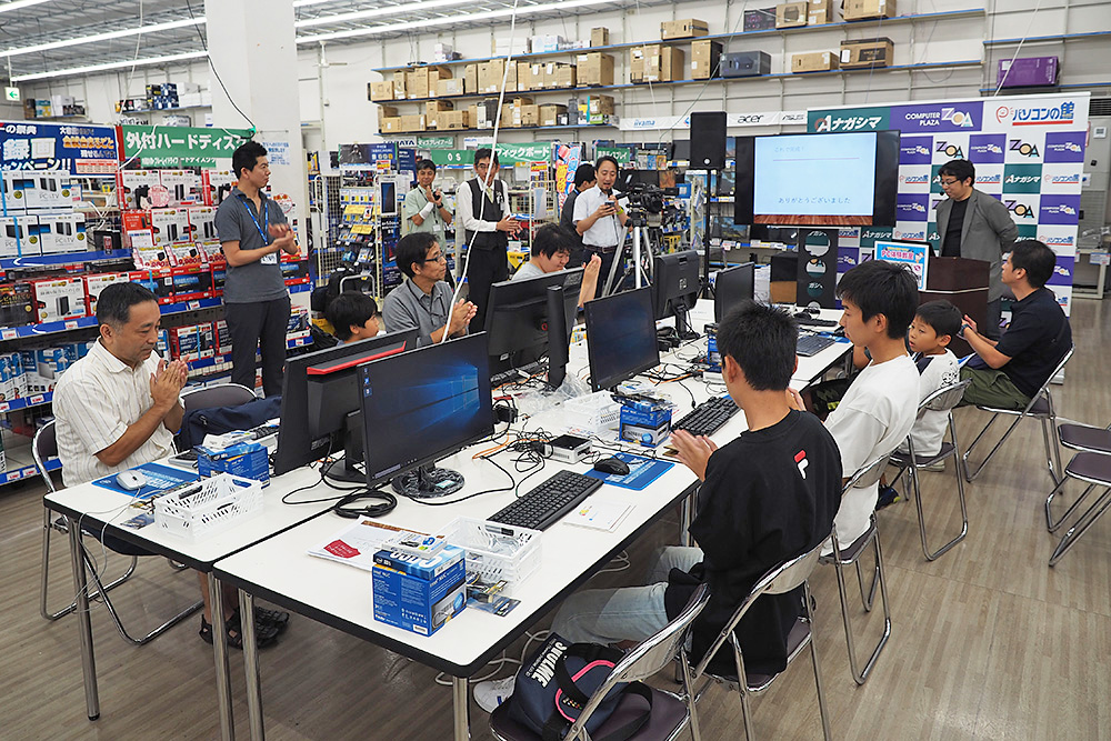 参加者全員、問題なくWindowsが起動するNUCを組み立てられた。