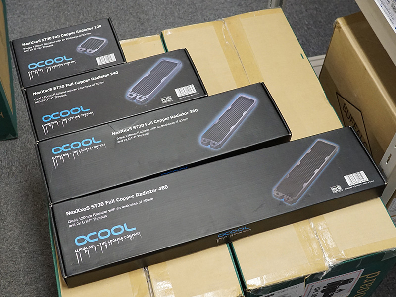 NexXxoS ST30 Full Copperシリーズ（ラジエータ）。4サイズあり、店頭価格は税込6,129～13,800円