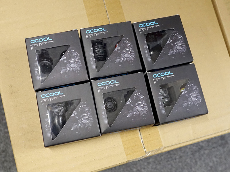 各種フィッティング。税込406～1,398円