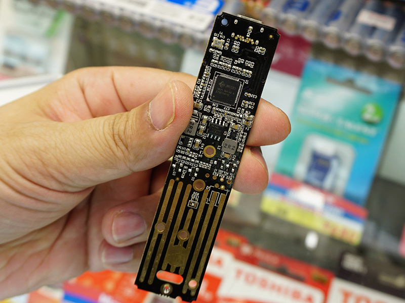 搭載コントローラはJMicron JMS583