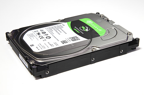 最新HDDはどれだけ進化したのか、2011年の大人気モデルといろいろ比べ