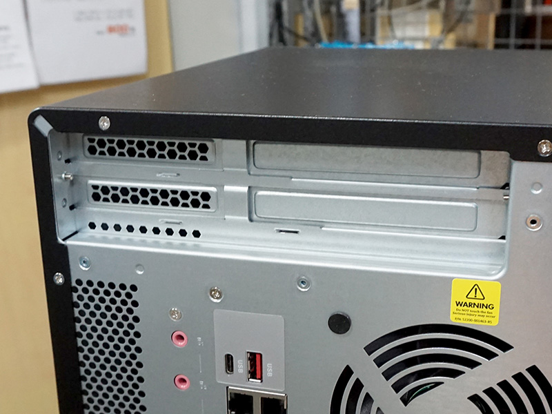 PCIeスロットは3本