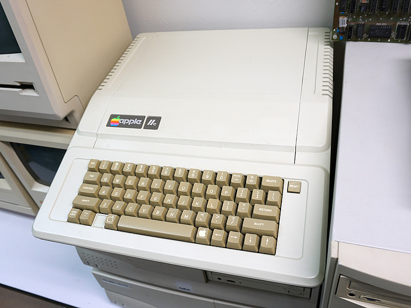 Apple IIe<br><font color=red size="-1">※記事初出時、製品名に誤りがあったため、修正しました。</font>