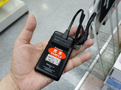 カードサイズでLTE対応、薄型SIMフリー携帯電話「NichePhone-S 4G」が