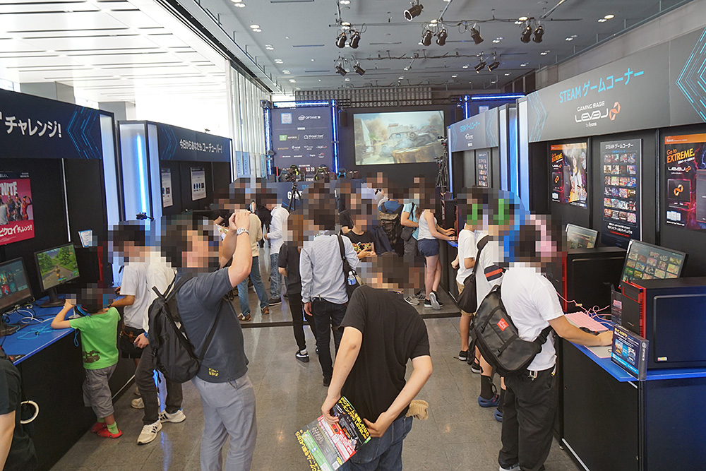 会場内の様子、自由ゲームを遊べるBTO PCなどが多数設置されていた