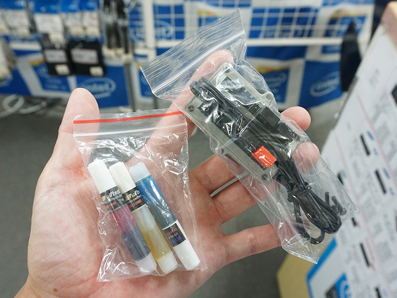 クーラント液の染色剤とLEDコントローラ