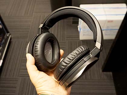 Bluetooth+USB接続対応のヘッドセット「ROG Strix Fusion 700」が発売