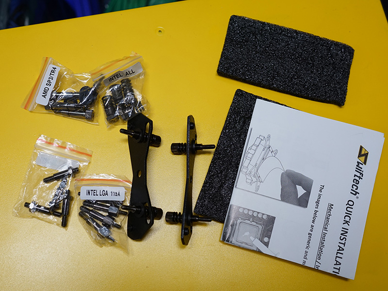 付属するネジ類やリテンションなど