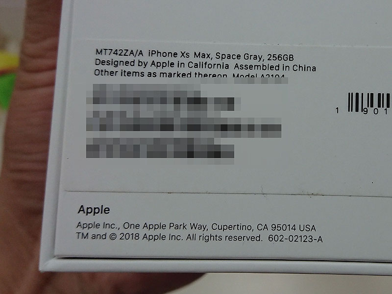 SIMカードトレイ