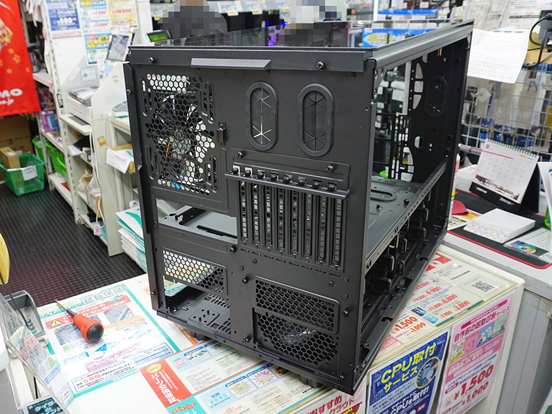 Mini-ITXケース（Lina Li PC-Q21A）とのサイズ比較