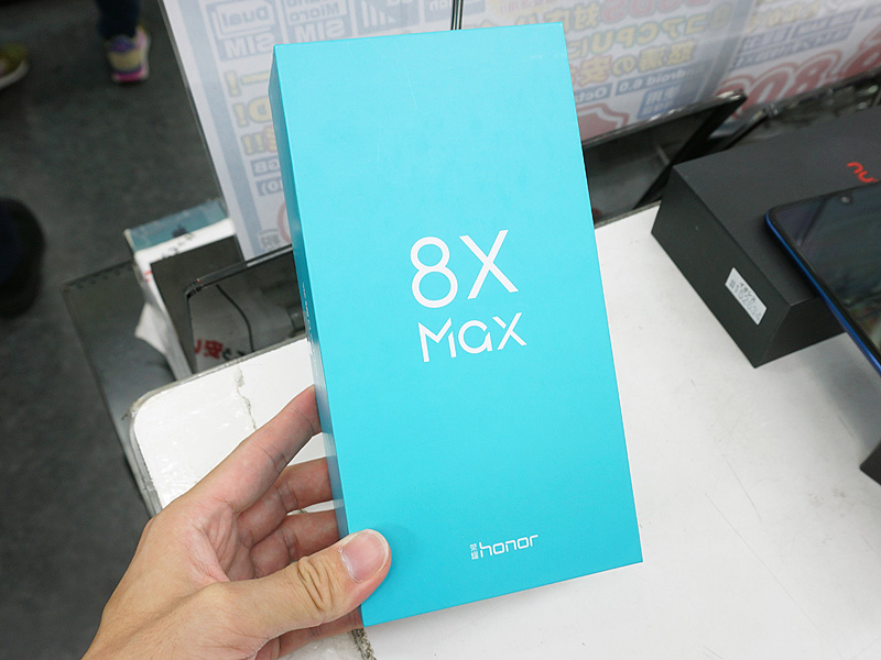 honor 8X Maxのパッケージ