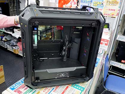 4面強化ガラス採用の大型ケース「PANZER EVO RGB」がCOUGARから