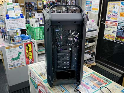 4面強化ガラス採用の大型ケース「PANZER EVO RGB」がCOUGARから