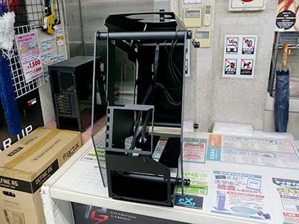 オープンフレーム構造のmicroATXケース「CONQUER ESSENCE」が発売