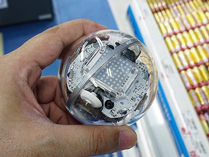8×8ドットのLEDスクリーンを搭載したボール型ロボット「Sphero BOLT