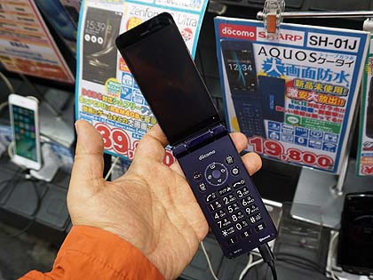 LINEも使えるガラホ「AQUOSケータイ SH-01J」が税込19,800円で大量入荷