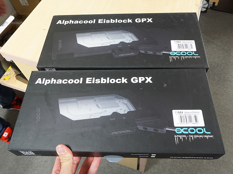 パッケージは共通