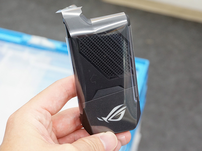 AeroActive Coolerが付属