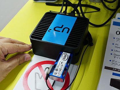 IntelのAIアクセラレータ「Neural Compute Stick 2」の動作デモ