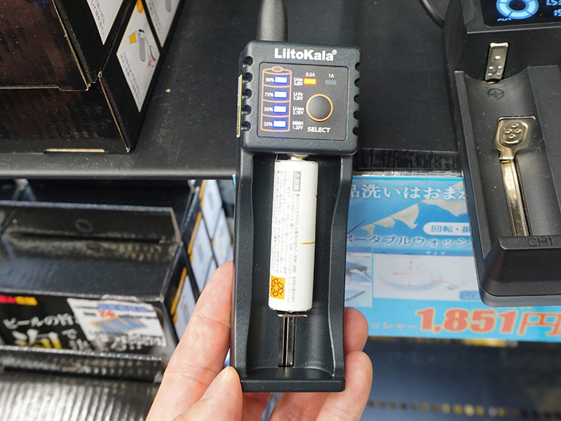 充電池・バッテリー用 USB充電器 (1本用)（DN-915590）