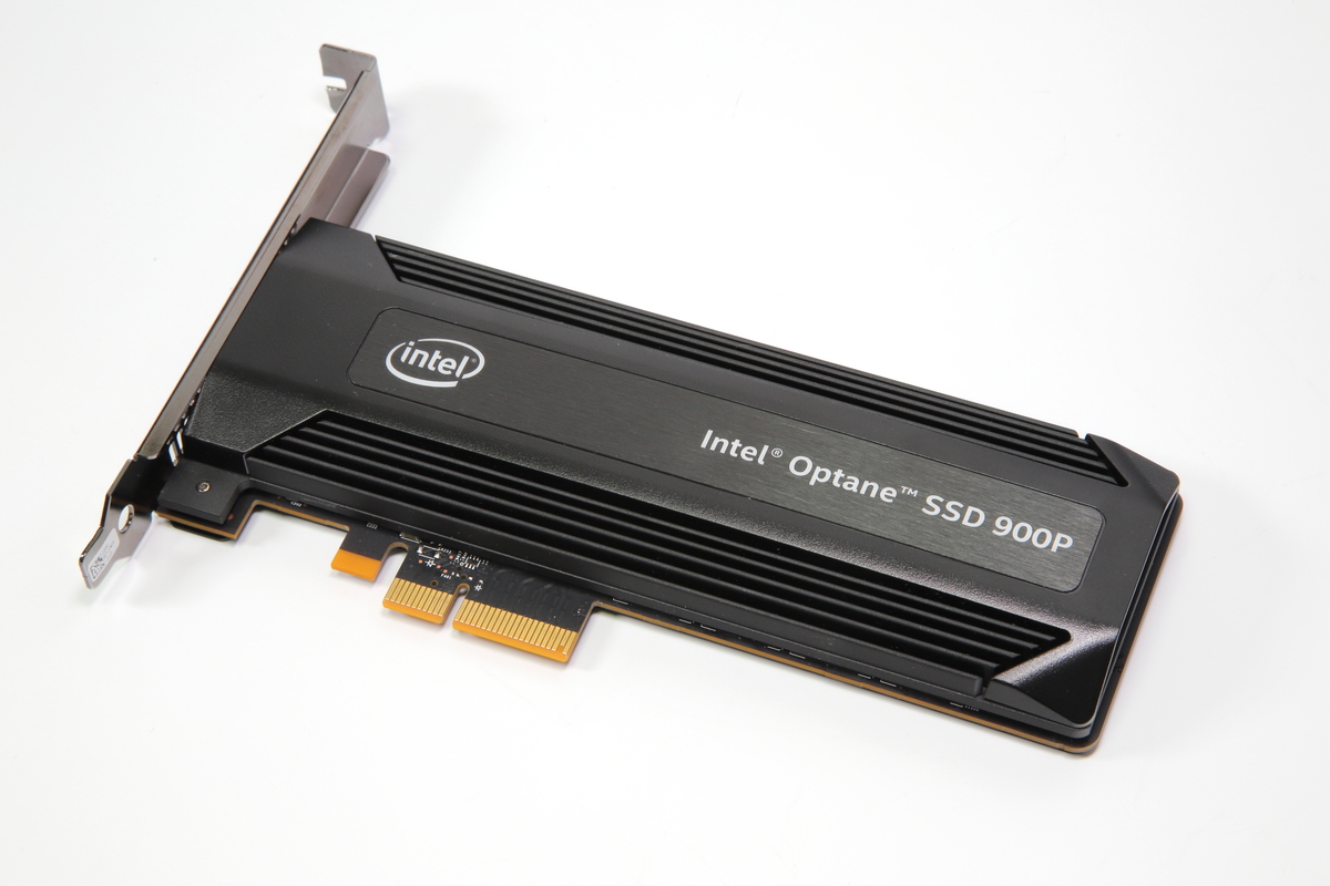 現行SSDとして今回使用した3D XPoint採用の「Intel Optane SSD 900P」の280GBモデル。