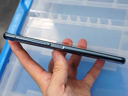 背面にもディスプレイを備えた2画面スマホ「nubia X」が直輸入 - AKIBA PC Hotline!