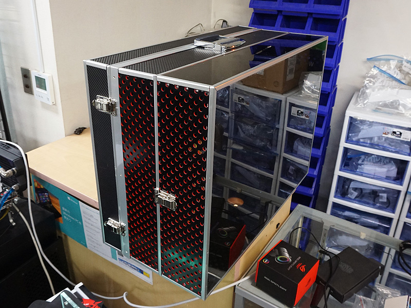 ケースを閉じた状態