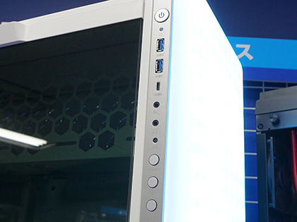 巨大なドット絵を表現できるPCケース「307」がIN WINから、前面にLEDを