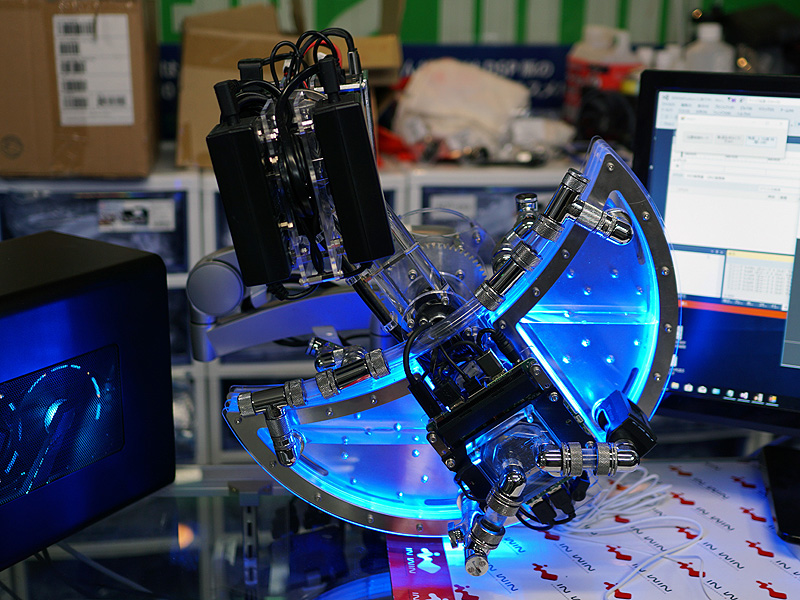 振り子のように動作してクーラントを循環させる機能を搭載。これによりポンプレスを実現しているという