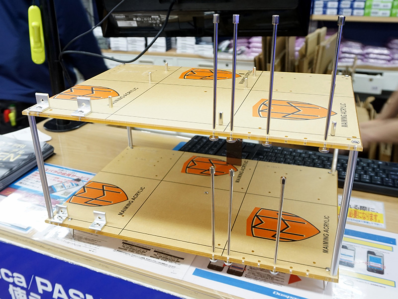 組み立て例（アクリル板の保護シートを剥がしていない状態）